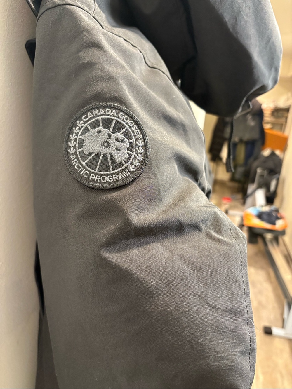 Canada Goose Mens Edgewood Parka. Medium